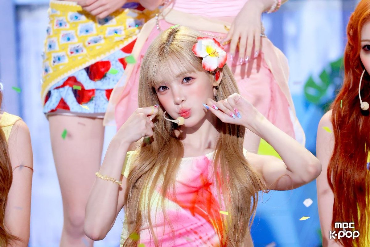 yuuharm's tweet photo. Today at MBC Music Core, I step onto the stage dressed like a Bali summer dream 🌺 Flowing soft hues, a flower tucked in my hair, all wrapped in the bright, refreshing spirit of Lemon Tang. https://t.co/yrDDa26iYL