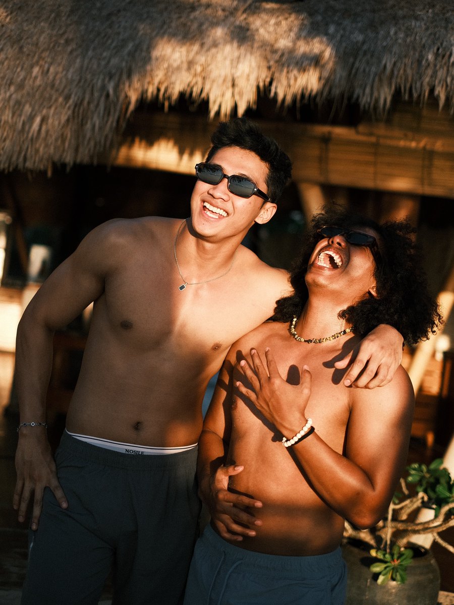 mrvvip's tweet photo. Munggaran shirtless on beach snaps. #selebwatch https://t.co/rLrdzxqVL2