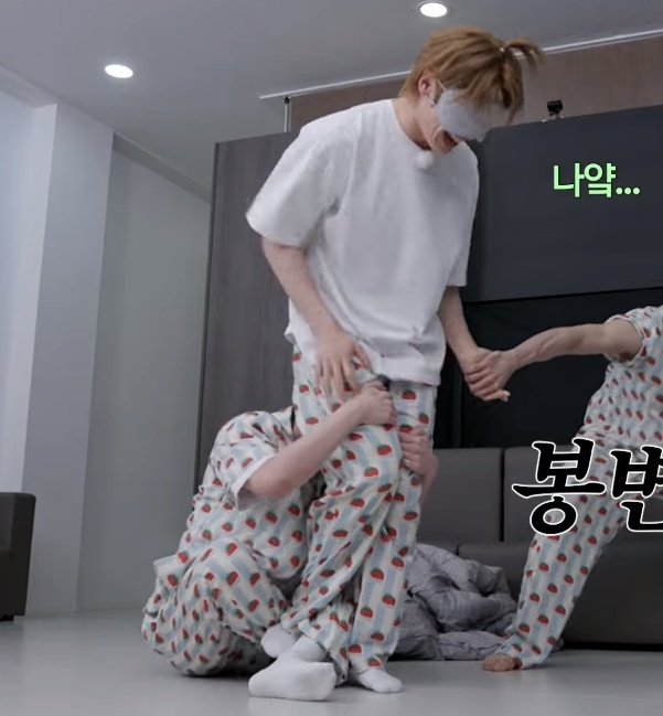 seugmnpuppy's tweet photo. catatan dosa ino di skz code 101
1. sruduk pantat i.n
2. narik celana hyunjin smpai melorot.
3. kancing baju chan mau di buka.
4. nampar pantat chan.

ga bsa berhenti ketawa https://t.co/EcaaK8nUyq