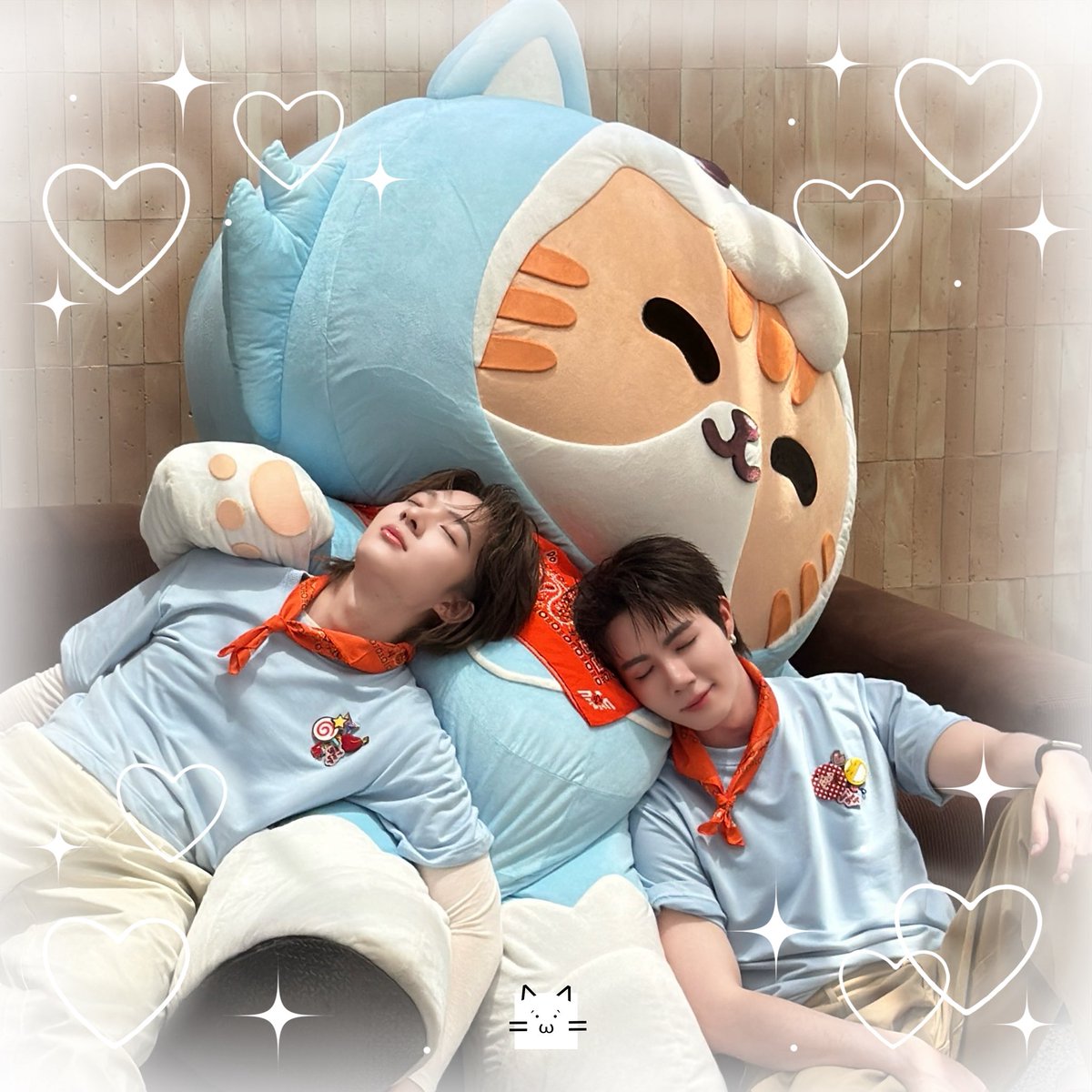 NongZon_Domundi's tweet photo. 🔋ชาร์จแบตฉบับครอบครัวตุวเจ๋ง⚡️
ช่วงนิปี๊ดี๊ทำงานทุ้กกกวัน เจ๋งก้ทำงานทุ้กกกกวัน เวลาอยุ่ด้วยกันก้จามาซบพุงกมกมแบบนิ ชาร์จปิ๊ง💡 เตม💯 เยยยยย

#BabyNongZon 
#ZeeNuNew 
#ชาร์จแบตให้ซีพฤกษ์ https://t.co/VzPULHcaJq