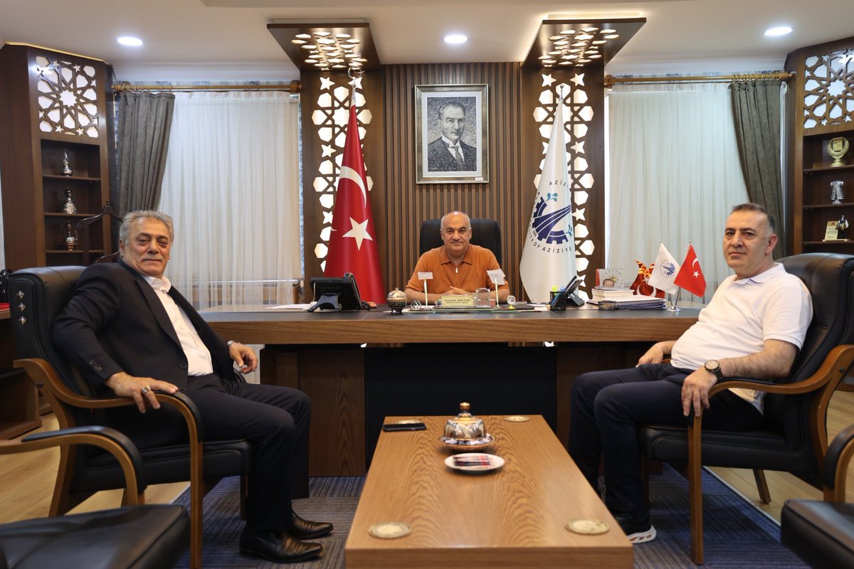 Emrullahakpunar's tweet photo. Demirciler Esnaf Odası Başkanımız Sn.Burhan Öztürk ve Başkanvekili Sn. Bünyamin Gündekal ile İzmir’de ikamet eden hemşehrimiz Okan Gündoğdu,belediyemizde bugün ziyaretimize gelen kıymetli misafirlerimiz arasındaydı. 

Nazik ziyaretleri için her birine ayrı ayrı teşekkür ediyoruz. https://t.co/47CVpgdss5