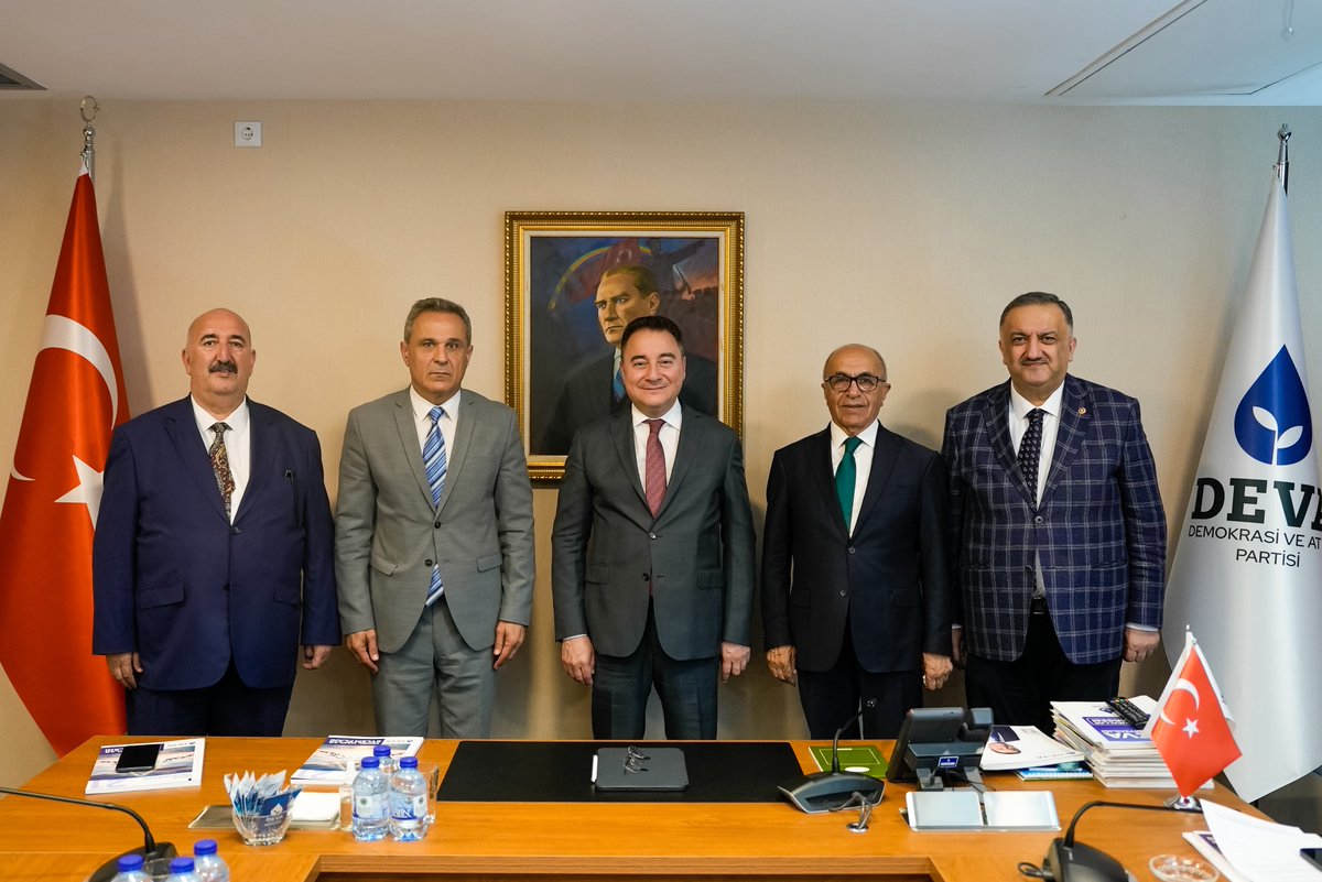 alibabacan's tweet photo. Genel merkezimizde Alevi Vakıfları Federasyonu'nu ağırladık.

Federasyon Başkanı Haydar Baki Doğan ve heyetine ziyaretleri için teşekkür ediyorum. https://t.co/I21bS4tnZh