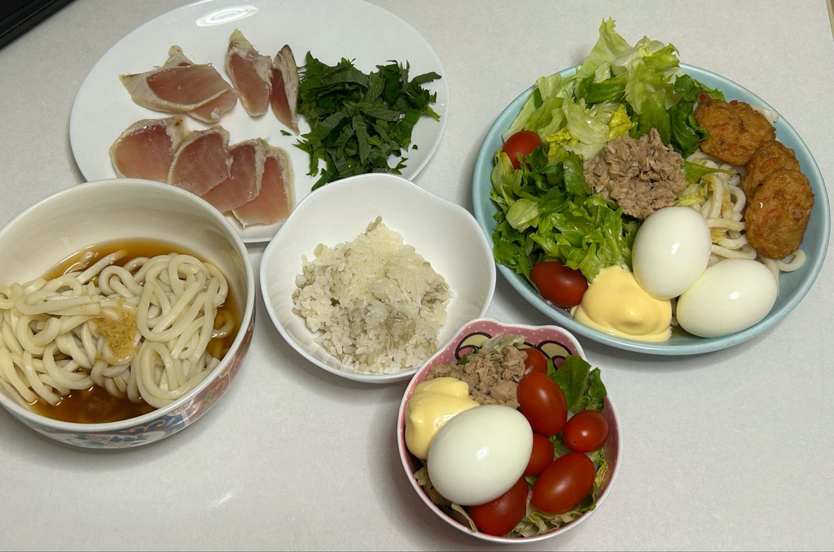 tarosuke122425's tweet photo. 7/2は
タコの日🐙
うどんの日
アマニの日
夏の長野県産レタスの日🥬
でしたので

夕食は
サラダうどん🍅🥬🥚
お惣菜まぐろのたたき、ゆず塩
などでした

サラダうどん、旦那は一番美味しかったと🙌
レタスたくさん食べたので、よい睡眠を🐰 https://t.co/rA8XhqZ2DN
