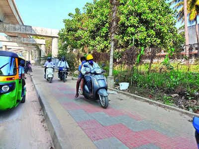 Raju4meNu's tweet photo. Bengaluru bikers are happy that they will get new lane for beating the traffic.

#mohabbatKiDhukanSirfAmeeroki https://t.co/iiCuGo2jTc
