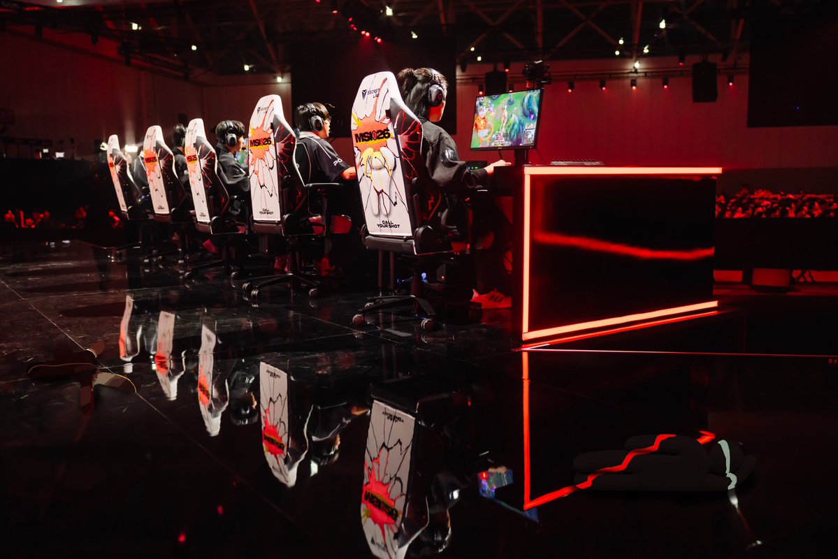 lolpacificen's tweet photo. What's going on at MSI? 🦎 https://t.co/hp6K2CB5U7