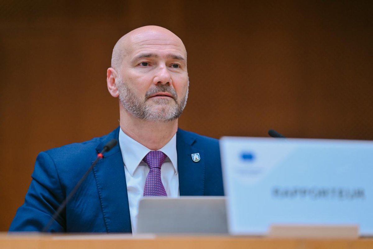 PES_CoR's tweet photo. Wrapping up the final #CoRplenary before the summer break. 🌹
Our Progressive local and regional leaders called for affordable energy, food sovereignty, a strong European Social Fund, greater social cohesion, and a fair green transition that leaves no one behind.🇪🇺 https://t.co/Qwbjs8xj4N