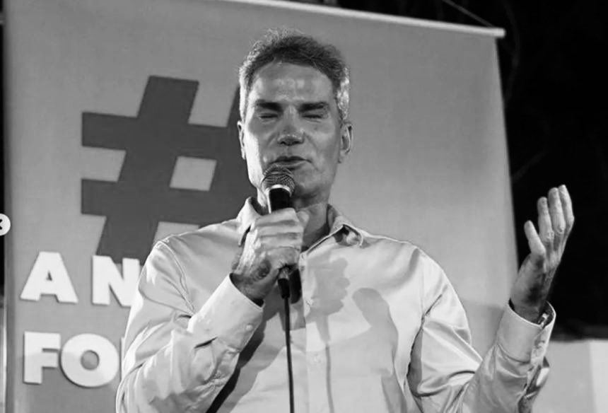 pedrorousseff's tweet photo. 🚨URGENTE! Pastor bolsonarista Márcio Pôncio é PRESO por ligação com CRIME ORGANIZADO!

O esquema veio à tona após a queda de Rodrigo Bacellar, candidato de Flávio para o Governo do Rio de Janeiro, por ligação com o Comando Vermelho!

A MÁSCARA CAIU BONITO! 🚓🔥 https://t.co/Kb4nloLQWd