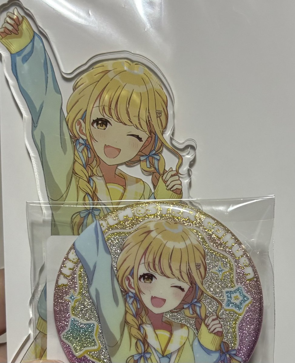 tiri93153's tweet photo. ことねアクスタ印刷黄色くないですか？？？ https://t.co/VTYZD5PLRG