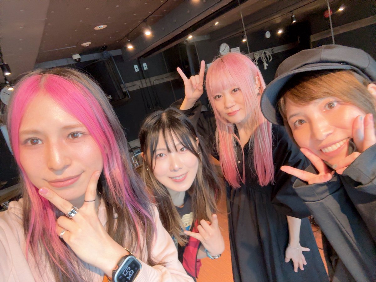Lilly_litlili's tweet photo. リトリリリハ〜！！
いよいよツアーファイナルです。
やだ！寂しい！うわーん！
ということでファイナルも全力で🤘
トップバッターやってやるぞ🔥
コラボまでどうぞよしなに💥

砂糖不使用ティーラテ発見した！さいこう！
#LittleLilith https://t.co/c07ohqXDdU
