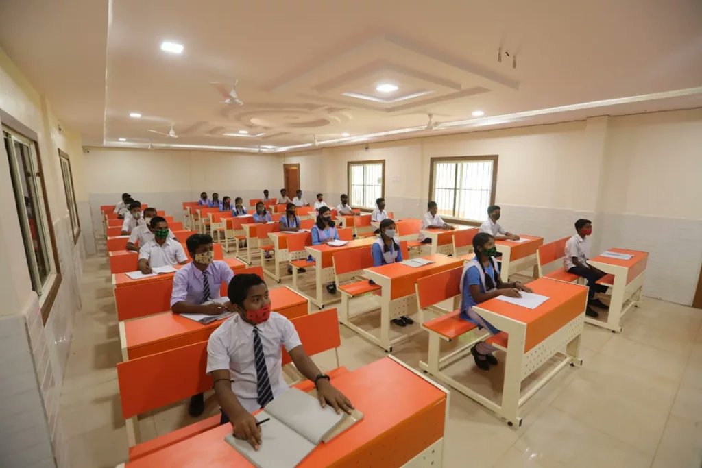Infovenous's tweet photo. 🚨 Odisha Approves Free Education from KG to PG

The Odisha Cabinet has approved free education from KG to PG in government and government-aided institutions from the 2026–27 academic year, benefiting over 32 lakh students. 🇮🇳📚

Follow : @Infovenous https://t.co/99RumpmsaG
