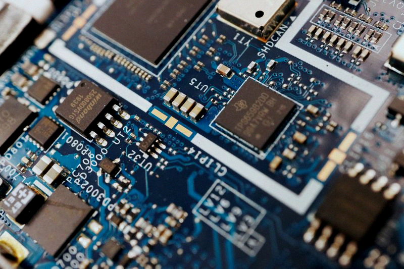 OptionMusicEnt_'s tweet photo. OpenAI's efficiency improvements are hitting chip stocks hard, with SOX dropping 5%.

NVDA AVGO AMD INTC SOXX https://t.co/9zeDYHZxh8