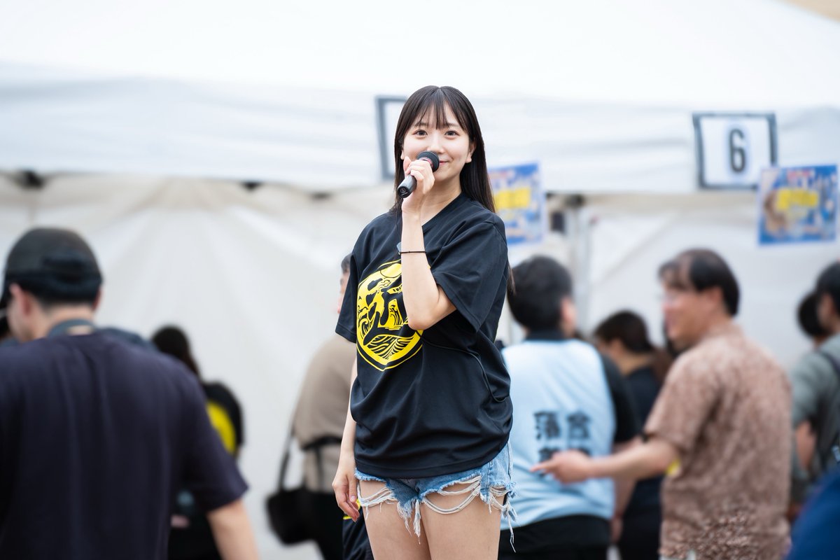 izumifujisawa's tweet photo. こんな可愛いスタッフがなんと、、、
アラサーで未婚で彼氏もいないらしい、、、

#近代麻雀水着祭2026 https://t.co/uBlWXFoed4