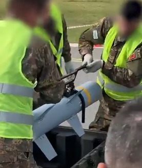 jamshqiptar96's tweet photo. Albania is showing its power for the first time, conducting exercises with armed Bayraktar drones

the video was uploaded to Facebook by @MinMbrojtjes 

@PtisiMagazine @DailyCroatia @kos_data @Kosovo_Update @Defence_Turk_EN https://t.co/G4YWUEWVRI