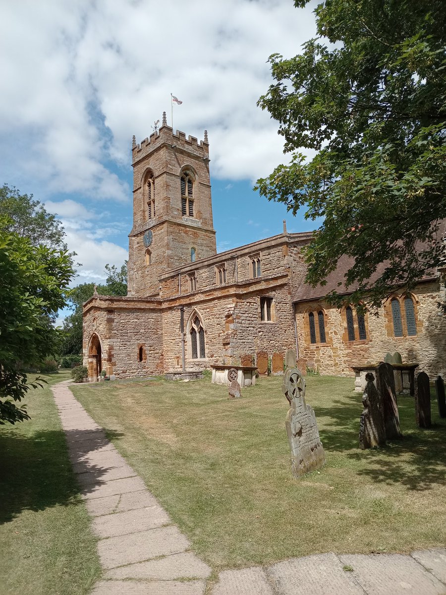 phil0073's tweet photo. #FootpathFriday at #StPetersCogenhoe ,pronounced "Cook-no".#Northamptonshire. Usually Open daily.
#PhilOnaBike #TowerTuesday #clouds https://t.co/2cR5lqP4xL