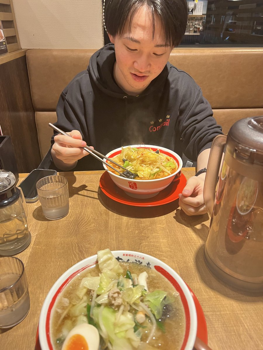 Ds_shu_he7's tweet photo. 草津のやればできちゃった🌱

まずはやってみる精神。

やればできて。
新しい挑戦をして。
変化を楽しんで。

ブレないのはお客様のために。
みんなのために。

いつもありがと！！！

#一口マジック小林
#服ボケ宮澤
#画伯田中 https://t.co/4z8qVI14j0
