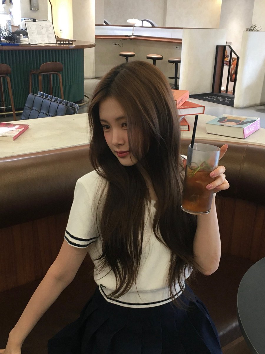 minii411's tweet photo. 260702 위버스 포스트 #이현 

하루만 버티면 주말이다아 체리즈 파이팅 https://t.co/ooAgwqnTgz