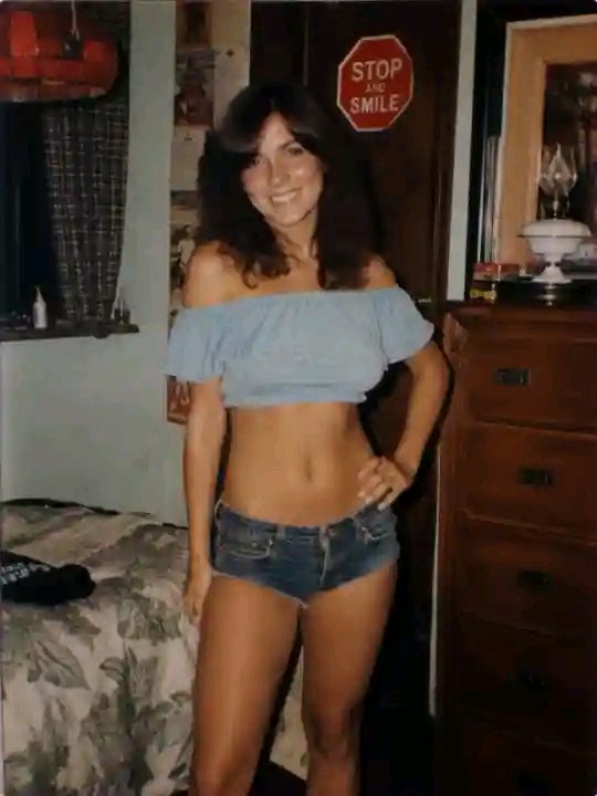 Cruzy189001's tweet photo. *"Stop and smile — the 80s did it better"* ✨ https://t.co/adrPSs6aOk