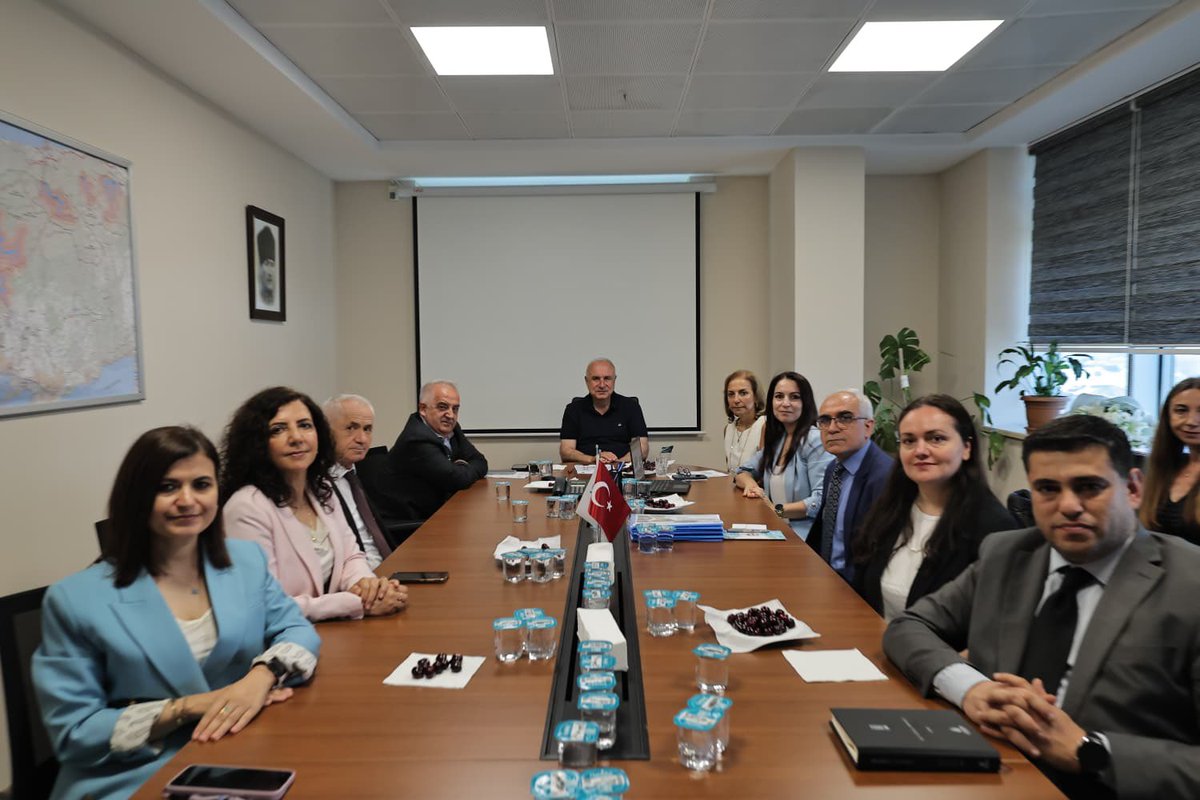 SafakBasa's tweet photo. 📍 Hukuk Müşavirliğimizi ziyaret ederek mesai arkadaşlarımızla bir araya geldik. Devam eden hukuki davalarımız hakkında  1. Hukuk Müşavirimiz Av. Gülnaz Erdem’den detaylı brifing aldık. 

📊 Haftalık İSKİ Yönetim Kurulu Toplantımızı da Hukuk Müşavirliğimizde gerçekleştirerek gündemimizde olan konuları karara bağladık.

🤝 Ortak aklı esas alan yönetim anlayışımızla İstanbul'umuz için çalışmaya devam ediyoruz.