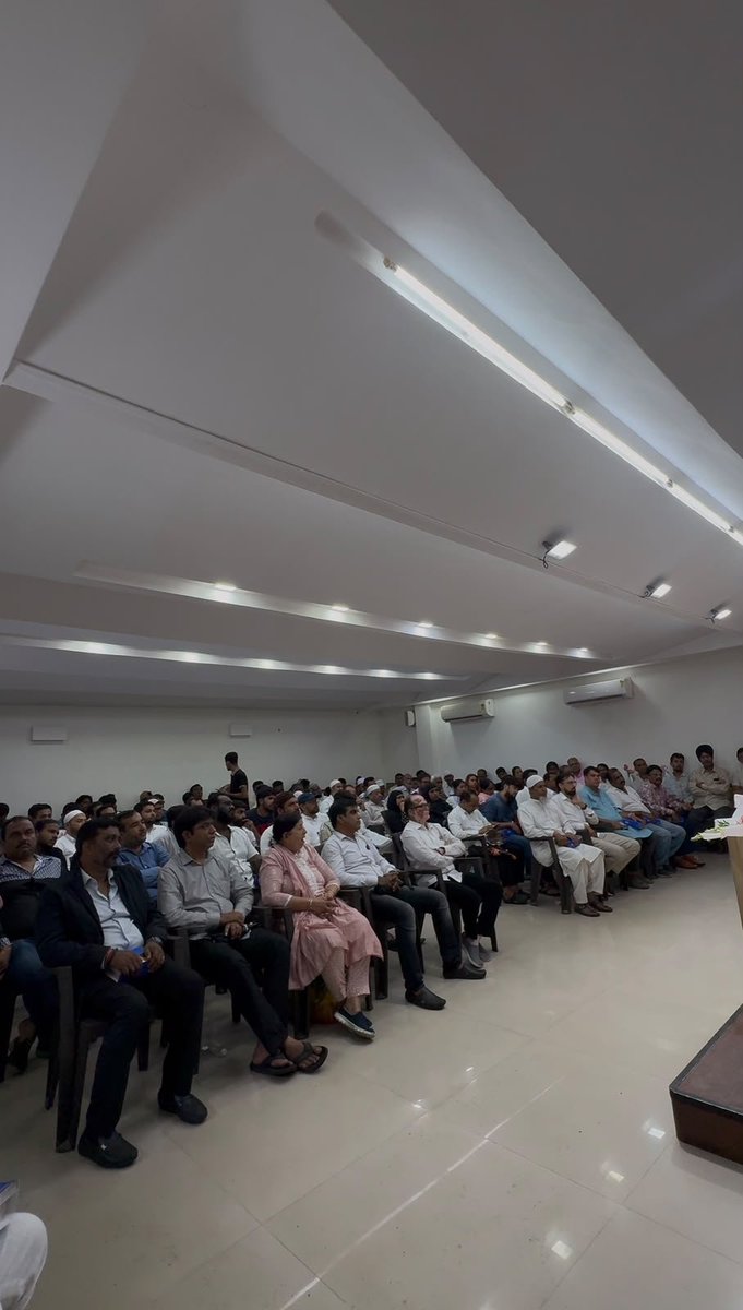 FarhanAzmiINC's tweet photo. Mumbai Congress Minority Department conducted an important meeting on SIR at MRCC today under the esteemed leadership of Mumbai Congress President @VarshaEGaikwad ji @AslamShaikh_MLA ji @mlaAminPatel ji https://t.co/DubjjHwFzV