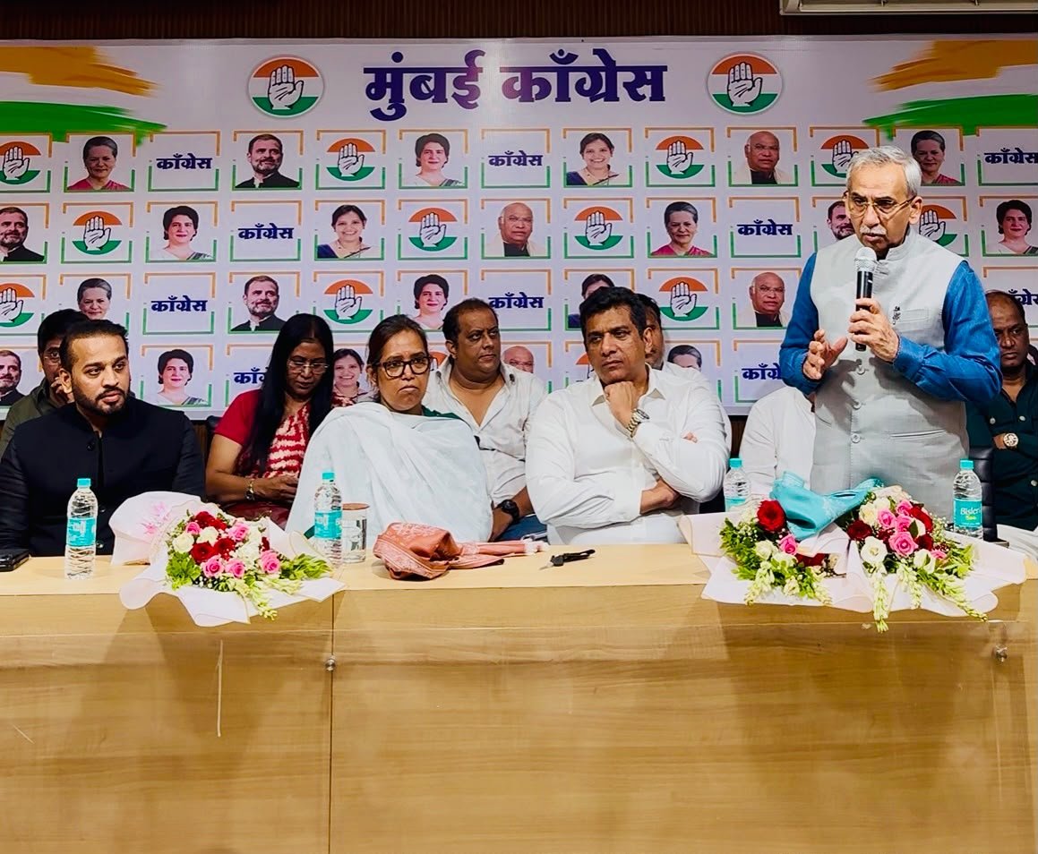 FarhanAzmiINC's tweet photo. Mumbai Congress Minority Department conducted an important meeting on SIR at MRCC today under the esteemed leadership of Mumbai Congress President @VarshaEGaikwad ji @AslamShaikh_MLA ji @mlaAminPatel ji https://t.co/DubjjHwFzV