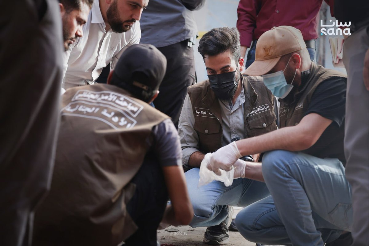 fmkld121's tweet photo. مباحث الأمن الجنائي في قوى الأمن الداخلي تجمع الأدلة من موقع التفجير الذي وقع داخل أحد المقاهي في منطقة الحجاز بالعاصمة دمشق.

#سانا https://t.co/Jn9gNwzMGc