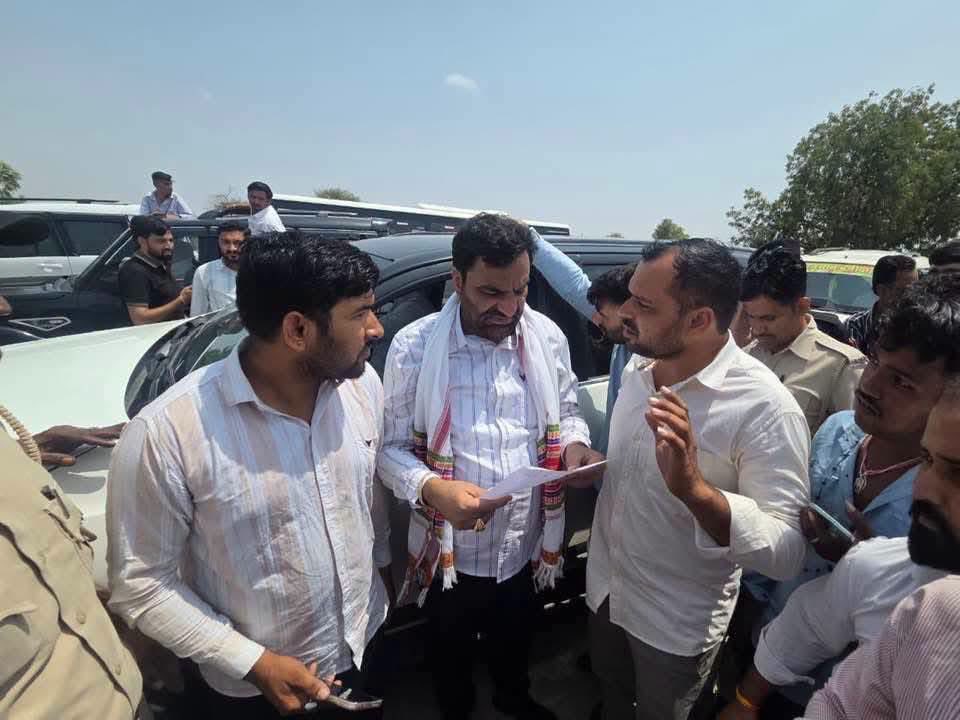 Ramkumar_jatRlp's tweet photo. जो जनता की आवाज बुलंद करता हो जनता अपने आप 45 डिग्री के तापमान में देखने के लिए चली आती है

हनुमान बेनीवाल जी ने तो हर समाज हर धर्म का साथ दिया है ।

#सर्वधर्म_शांति_सद्भावना_यात्रा
#HanumanBaniwal https://t.co/zyY2qVsfmX