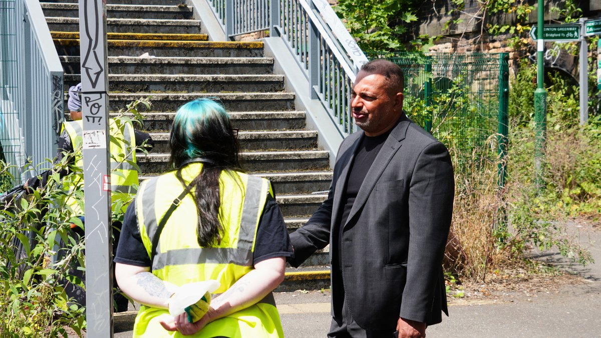 NottsOPCC's tweet photo. 🎉Immediate Justice passes 2,000 referrals

Nottinghamshire’s Immediate Justice programme is helping offenders repair the harm they’ve caused while making communities cleaner, safer and stronger.

📰Read the full story on our website: https://t.co/5INJ0wzmdm https://t.co/VkuEpbi3Ui