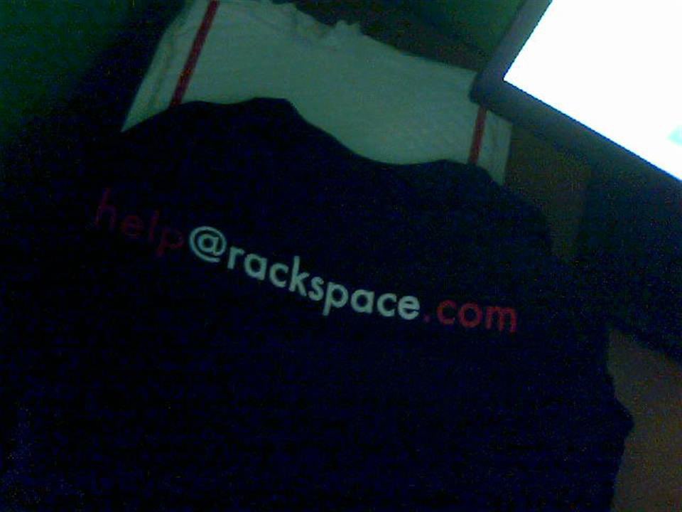 jofpin's tweet photo. Cuando era adolescente, prácticamente todas las camisetas que usaba eran regalos enviados por empresas de Silicon Valley, después de reportarles vulnerabilidades de seguridad. Nunca tuve que comprar camisetas.

Dropbox, Mozilla, Rackspace, Apigee, Bugcrowd y muchas más. Durante varios años, todos los días parecía un aviso publicitario.😂