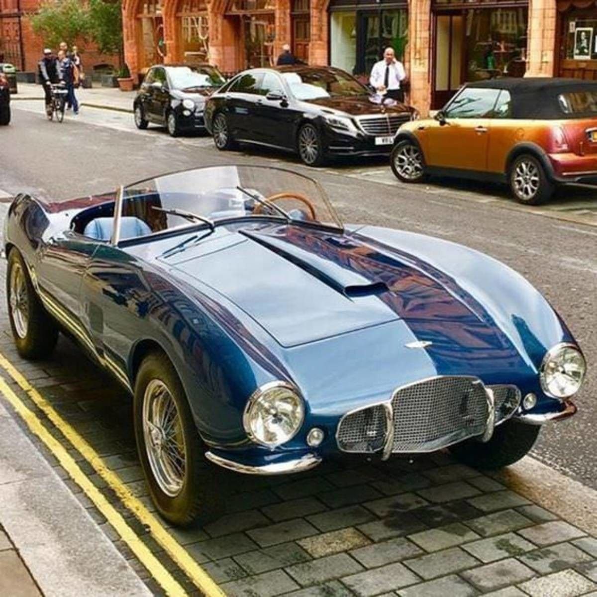ClassicSpyChic's tweet photo. 1954 Aston-Martin DB2-4 Bertone Spider https://t.co/aPZ7jewmVT