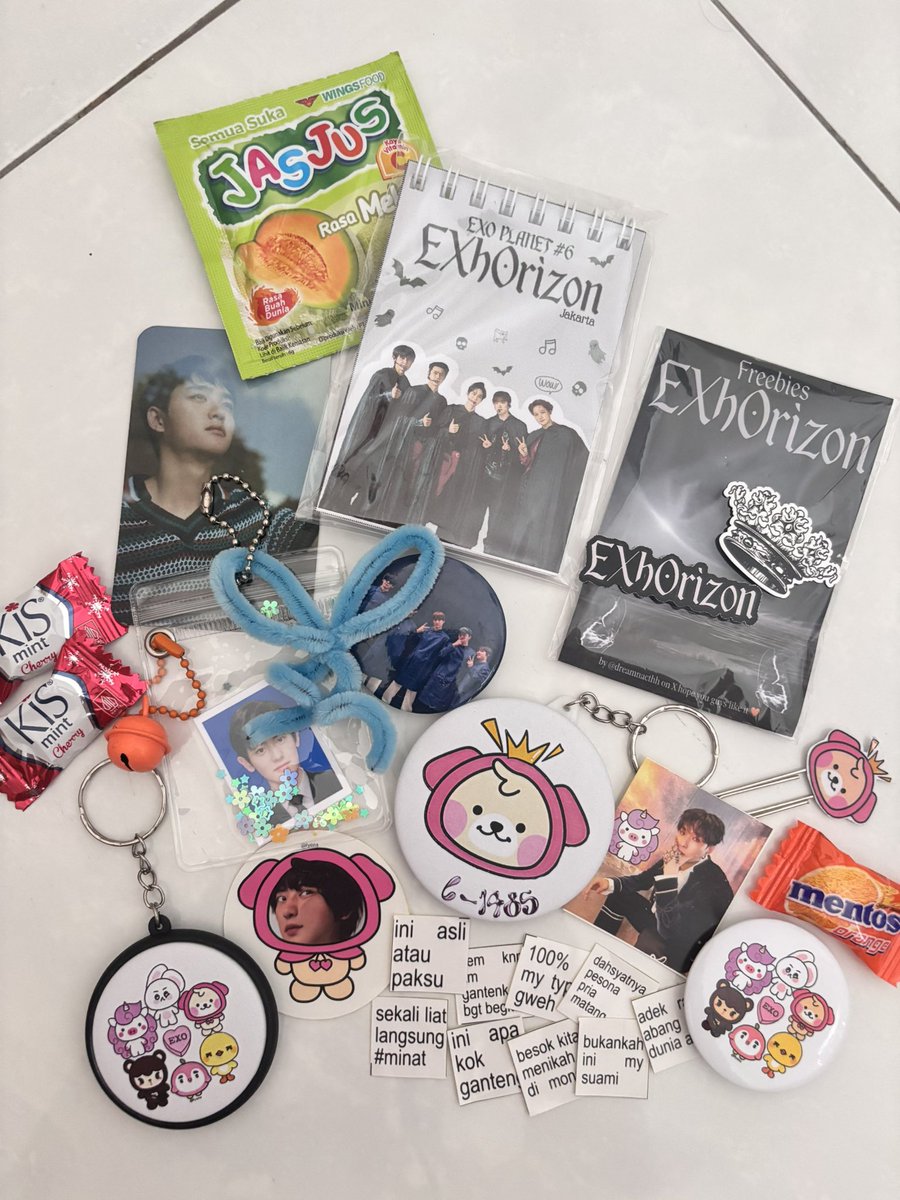 khaisoo_'s tweet photo. almost a month since EP6 JKT and finally all the freebies are complete akkk! thank u so much &amp; may all good things come to you guys🫶🏻✨🥰 @Kiddoon_ @baeksungi @B1485EXO @cari_kesibukan @nanaauvv @fangirlnoona__ @shuaviii @sasyactivity_ @fyonx @RinBuena @dreamnatchh @leaflight_id https://t.co/T5NvIK7pxY