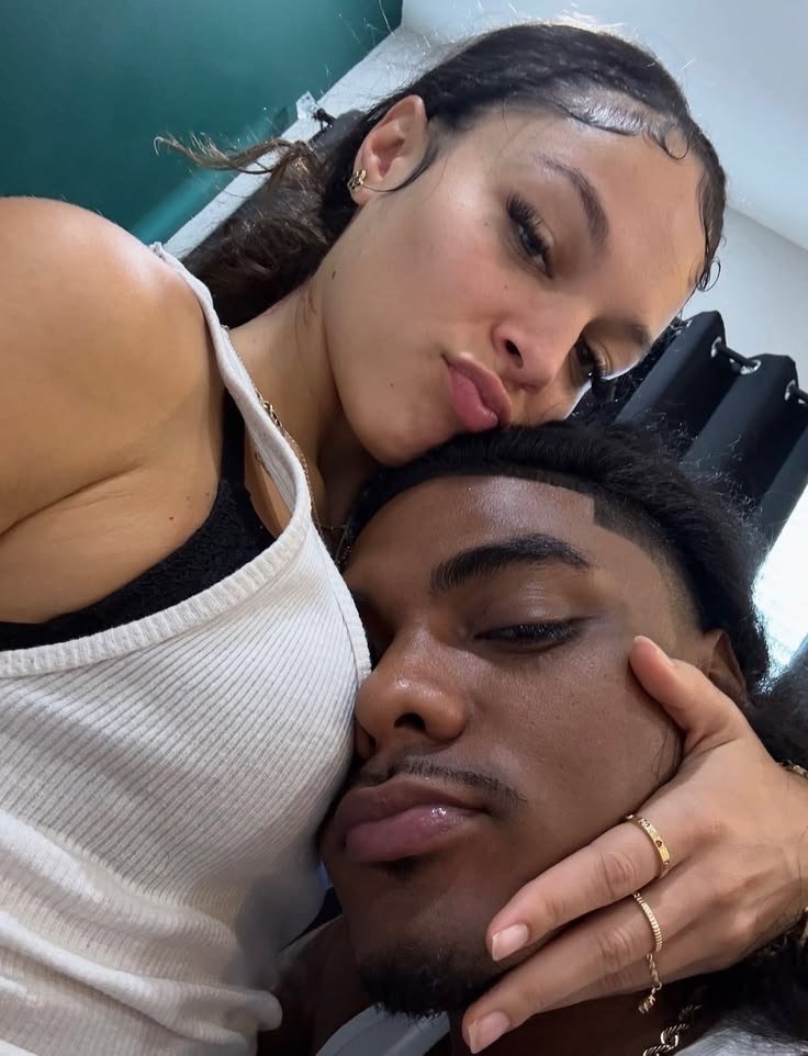 JC_TheKid's tweet photo. this clingy>> https://t.co/IdSc1ZTbH2