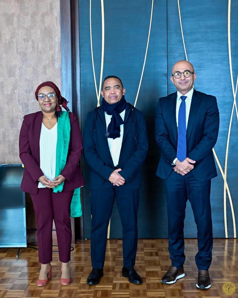 Kaylee897260686's tweet photo. Je suis heureuse de voir Madagascar avancer vers un avenir plus connecté et innovant 🇲🇬✨
Chaque pas vers le numérique est une nouvelle opportunité pour notre jeunesse et notre développement.

#Madagascar #TransformationDigitale #Innovation #Avenir https://t.co/jejDtFQdjt