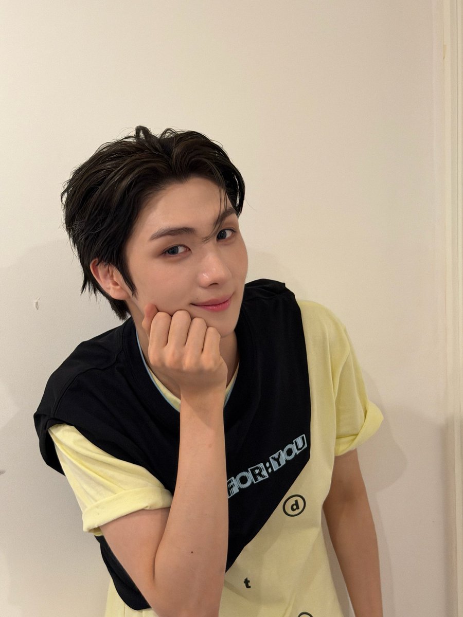 Hidden05Youngje's tweet photo. @Hidden03Shinyu @Hidden01Ryujin HUHU >____< https://t.co/UUw9Bqk8h7