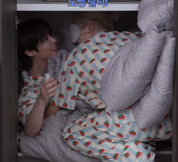 pinksunflwred's tweet photo. N HE'S JUST SMILING THE WHOLE TIMEEEEEE HE'S HAPPY TO BE CAUGHT BY HIS BABY https://t.co/hL3fvb51oF