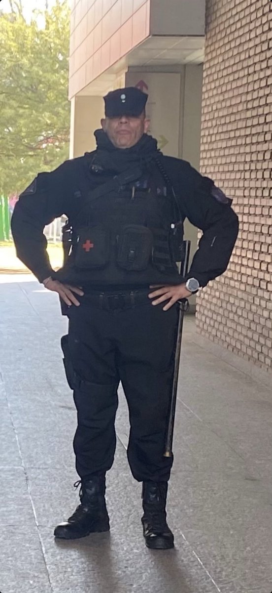 gordopisto's tweet photo. mira lo que es este muñeco ni dibujando la caricatura más espantosa te queda tan bien ridiculizada la policía https://t.co/XQkyaGV3HG