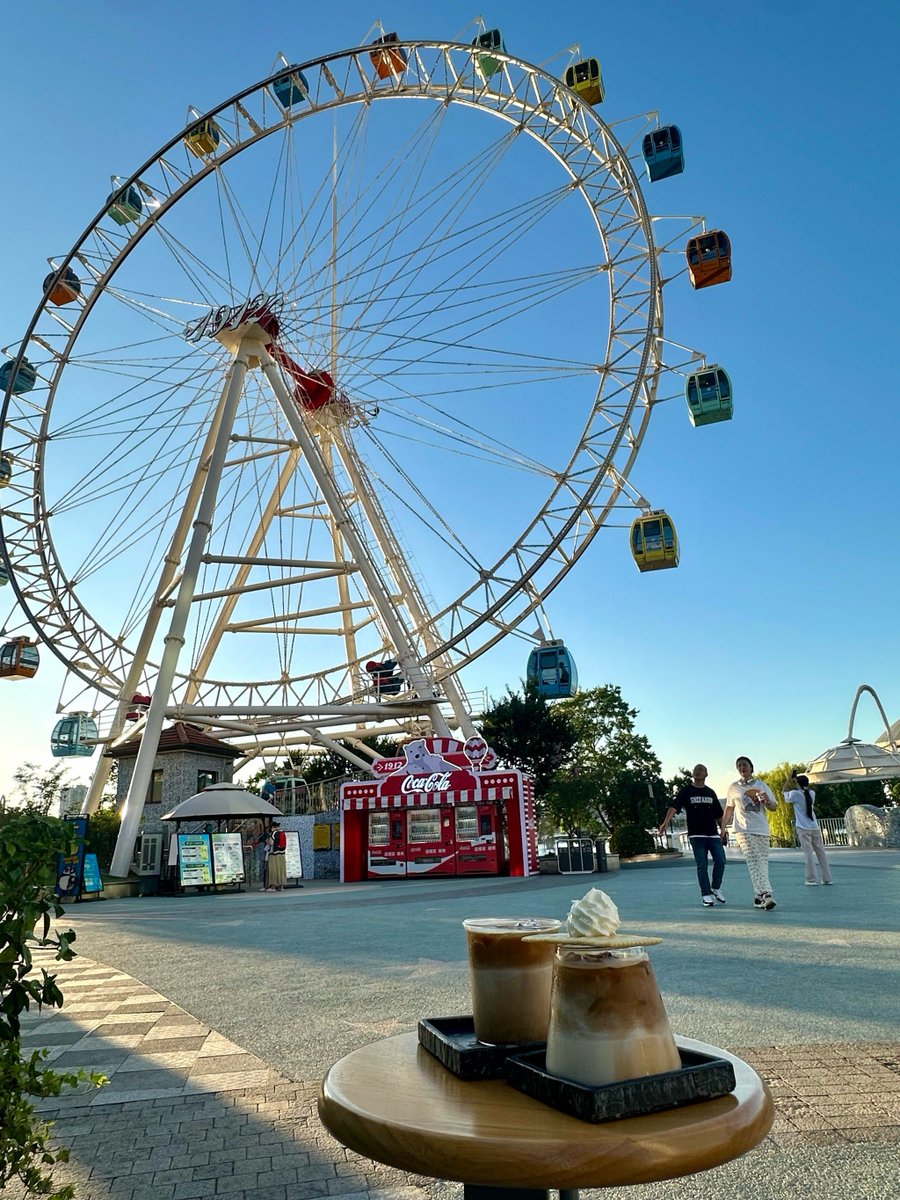 GaMolner's tweet photo. Random street corner vibe  Found this tiny coffee stall glowing under the twilight sky, perfect little stop for a quiet city moment. https://t.co/N5fOOSgRNd