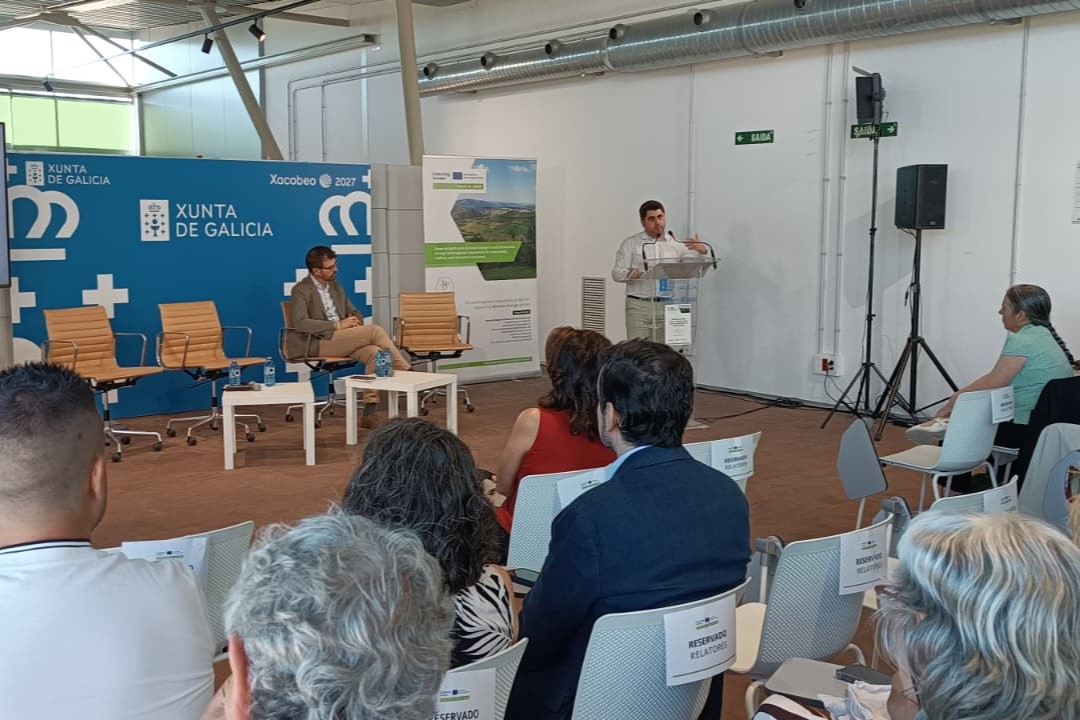 fjuanadevega's tweet photo. 🏡 O proxecto europeo @Down2Earth_IRE presentou EIRA, un espazo para impulsar a gobernanza dos datos e a innovación aplicada ao desenvolvemento rural. 

A @fjuanadevega, entidade socia en Galicia, coorganizou hoxe a xornada con AGADER e
@amtega.

ℹ️ https://t.co/EzloFnL899 https://t.co/HrsS8jFsix