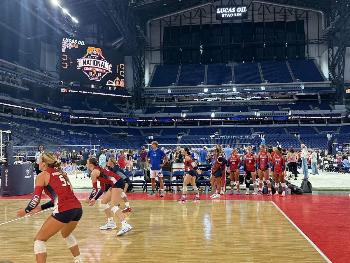 eric_varnadore's tweet photo. Not a bad venue for some volleyball this morning! @LucasOilStadium @Colts @A5Chattanooga @LydieVarnadore https://t.co/zDcJviA69F