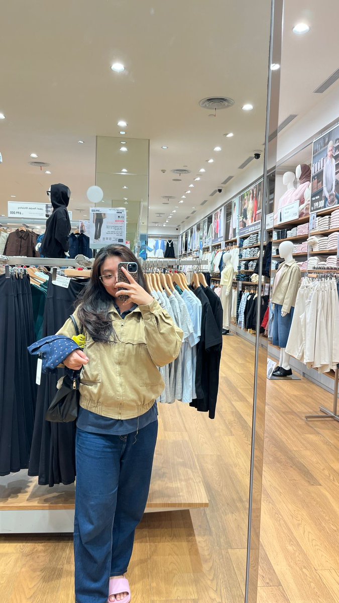 angelinaaaames's tweet photo. Ternyata ak makin cinta uniqlo ❤️😬 https://t.co/yvdwxWa0br