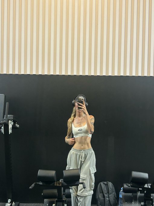 Theia Fae - Gym stuff https://t.co/mXKnwbfY2e