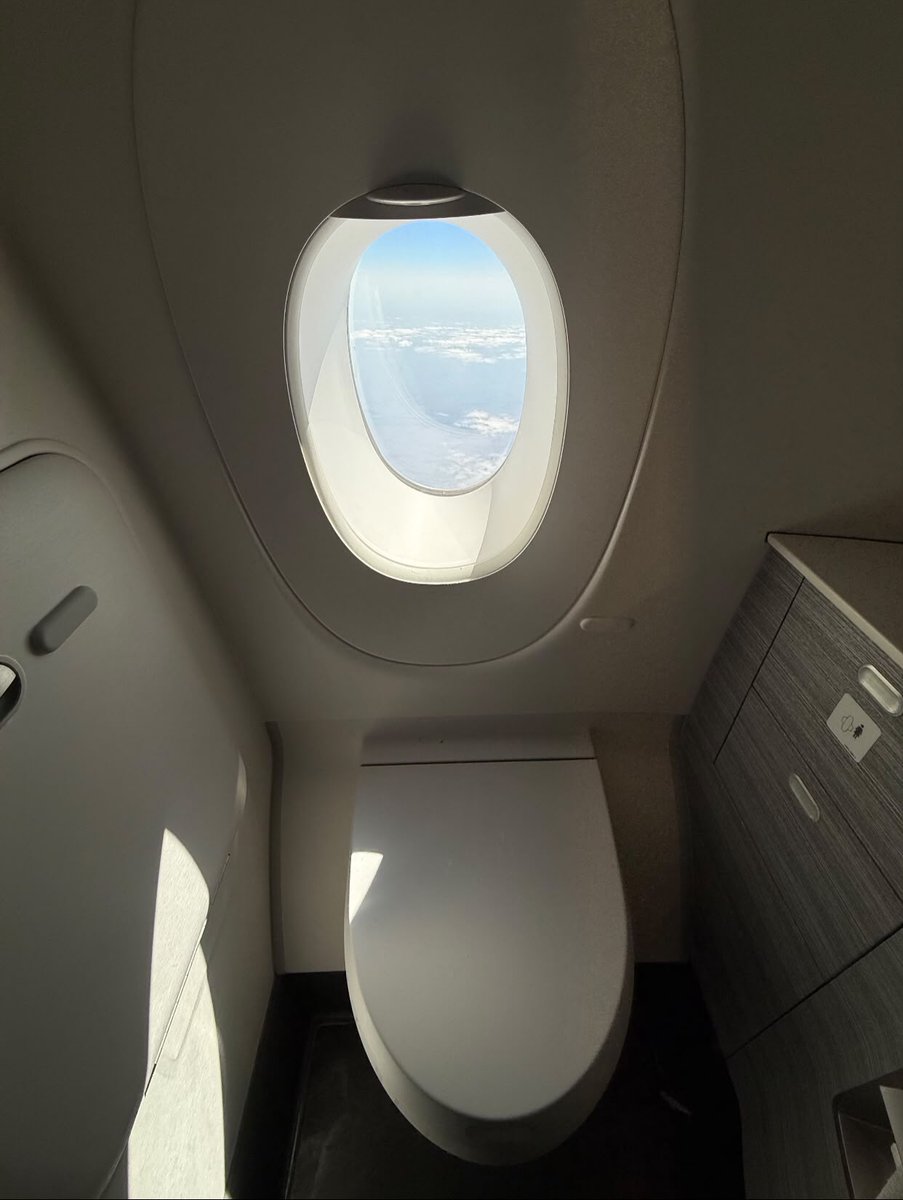 kingboodeenn's tweet photo. #FlightMode
#WindowSeat
#UpInTheAiNext 
stop: Sydney. May this journey be full of surprises and wonderful memories.r https://t.co/byAZEYFEM8