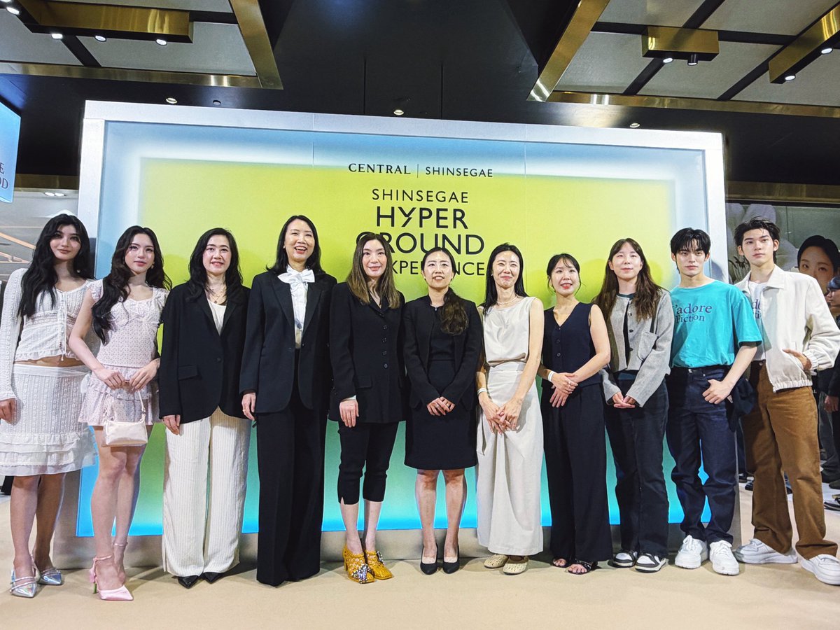 DomundiTV's tweet photo. ขอขอบคุณ “SHINSEGAE” และ @centralwOrld ที่ให้เกียรติ “ตี๋ตี๋” @twnpich และ “ป๋อ” @porsuppakarn ได้มาร่วมกิจกรรมงานในวันนี้นะคะ 🥰

ขอขอบคุณแฟน ๆ ทุกคนที่มาเจอกัน รวมถึงแฟน ๆ ที่ส่งกำลังใจมาให้ทั้งสองคนด้วยนะคะ 🫶🏻✨️

#CentralxShinsegaeWithTeeTeePor https://t.co/CxsbC6CKEW