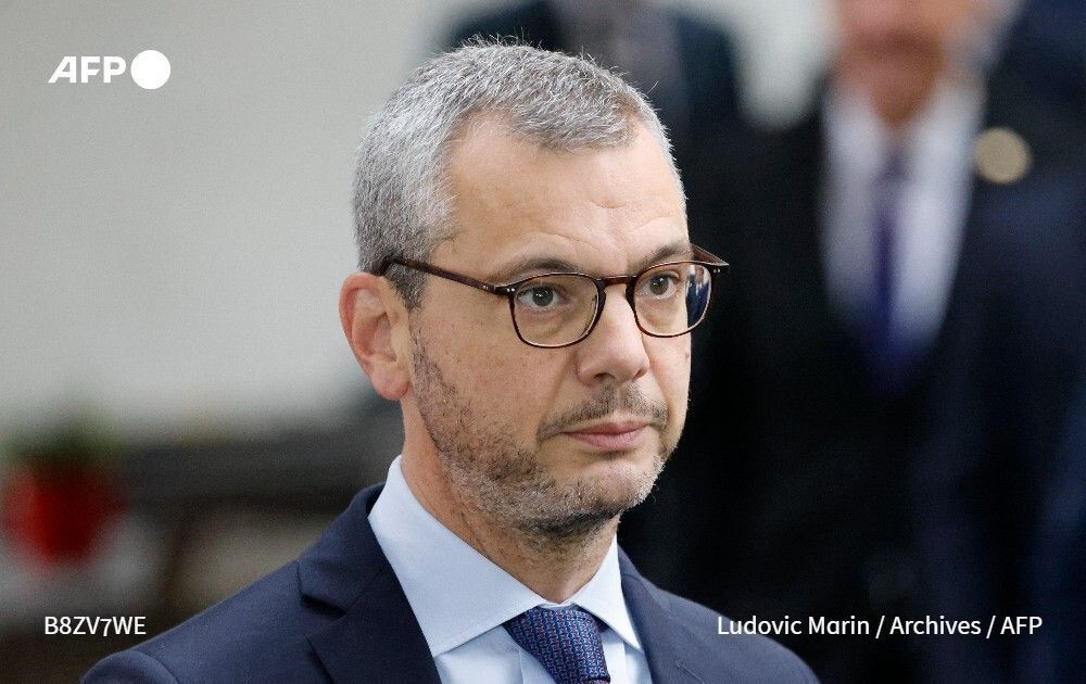 afpfr's tweet photo. ⚖️ Affaire Alexis Kohler: la cour d'appel de Paris a jugé jeudi prescrits une partie des faits reprochés à l'ex-bras droit d'Emmanuel Macron, réduisant nettement la portée de l'enquête le visant pour prise illégale d'intérêts. https://t.co/pn7QW901pN