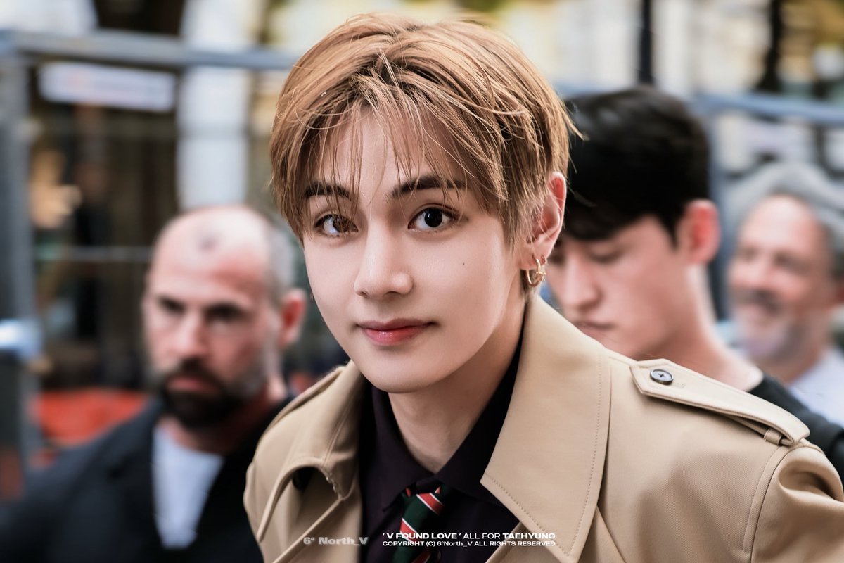 LLilamine10809's tweet photo. WE LOVE YOU TAEHYUNG 

KIM TAEHYUNG 
BTS V #KIMTAEHYUNG
#KimTaehyung #뷔 #김태형 #태형 #BTSV #V
WE LOVE YOU TAEHYUNG 
#TAEHYUNGxCELINE #TAEHYUNGxCELINE #TAEHYUNGxCELINE #TAEHYUNGxCELINE 
KIM TAEHYUNG 
BTS V #KIMTAEHYUNG
#KimTaehyung #뷔 #김태형 #태형 #BTSV #V https://t.co/8yg9OuyL1O