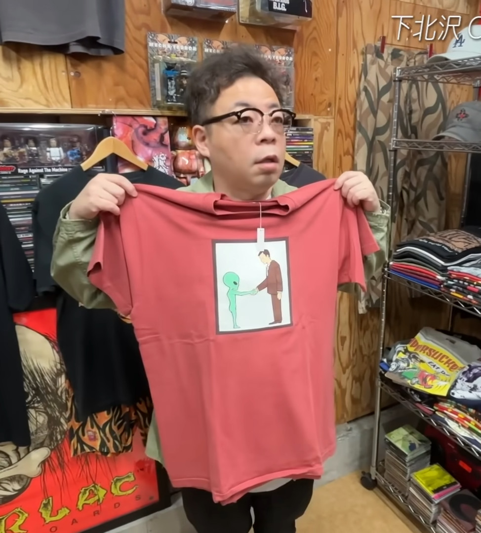 anthraxshit's tweet photo. このHELMET Tシャツの色違い欲しい https://t.co/VrritXZUY9
