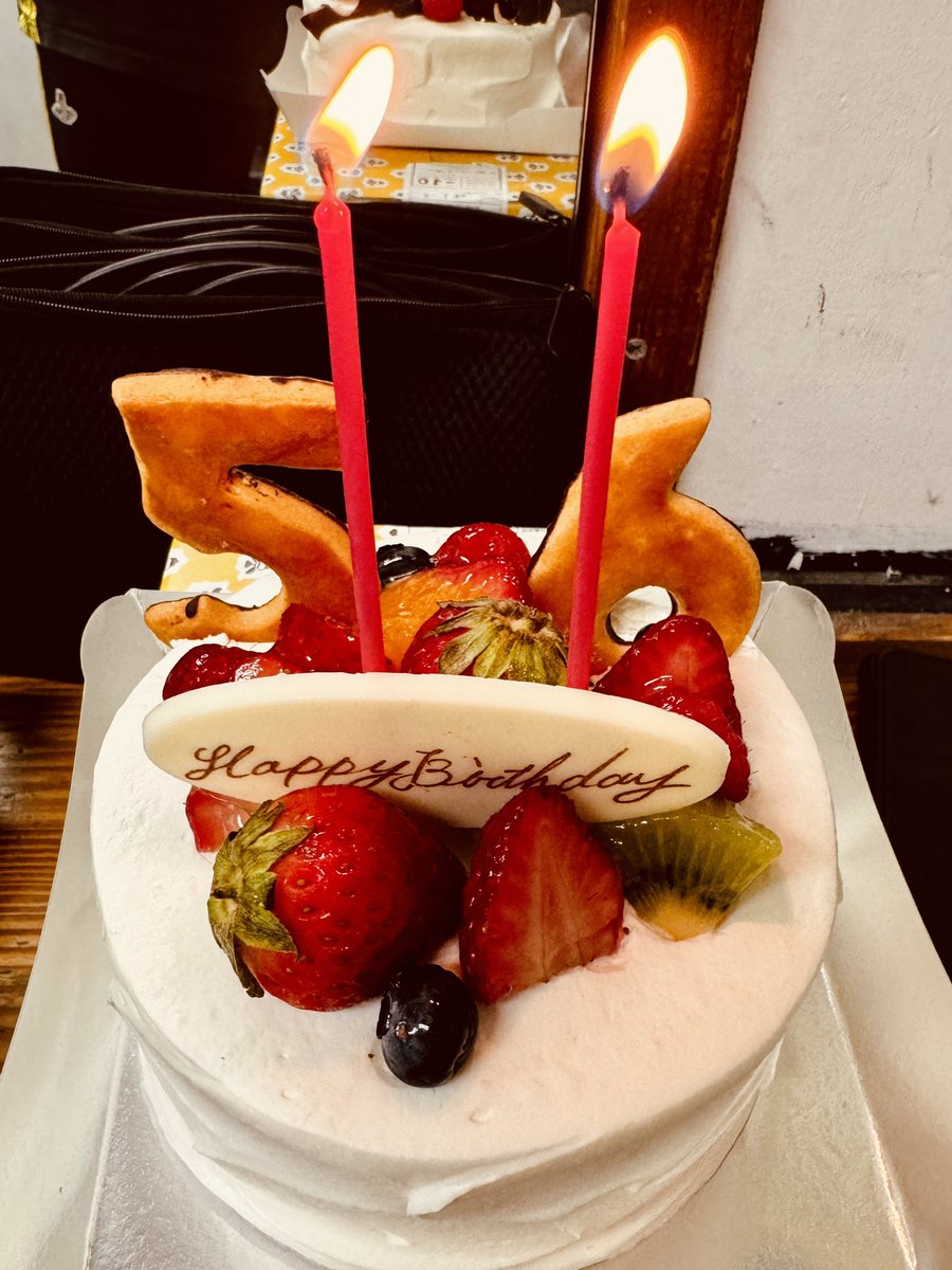 hide_key1015's tweet photo. ちょい早ですがPANTHER先輩お誕生日おめでとうございます🎂🌹✨
自分の誕生日は迎えたくないですが人の誕生日を祝えるのは嬉しいです♪ https://t.co/qIxfVzWTyA
