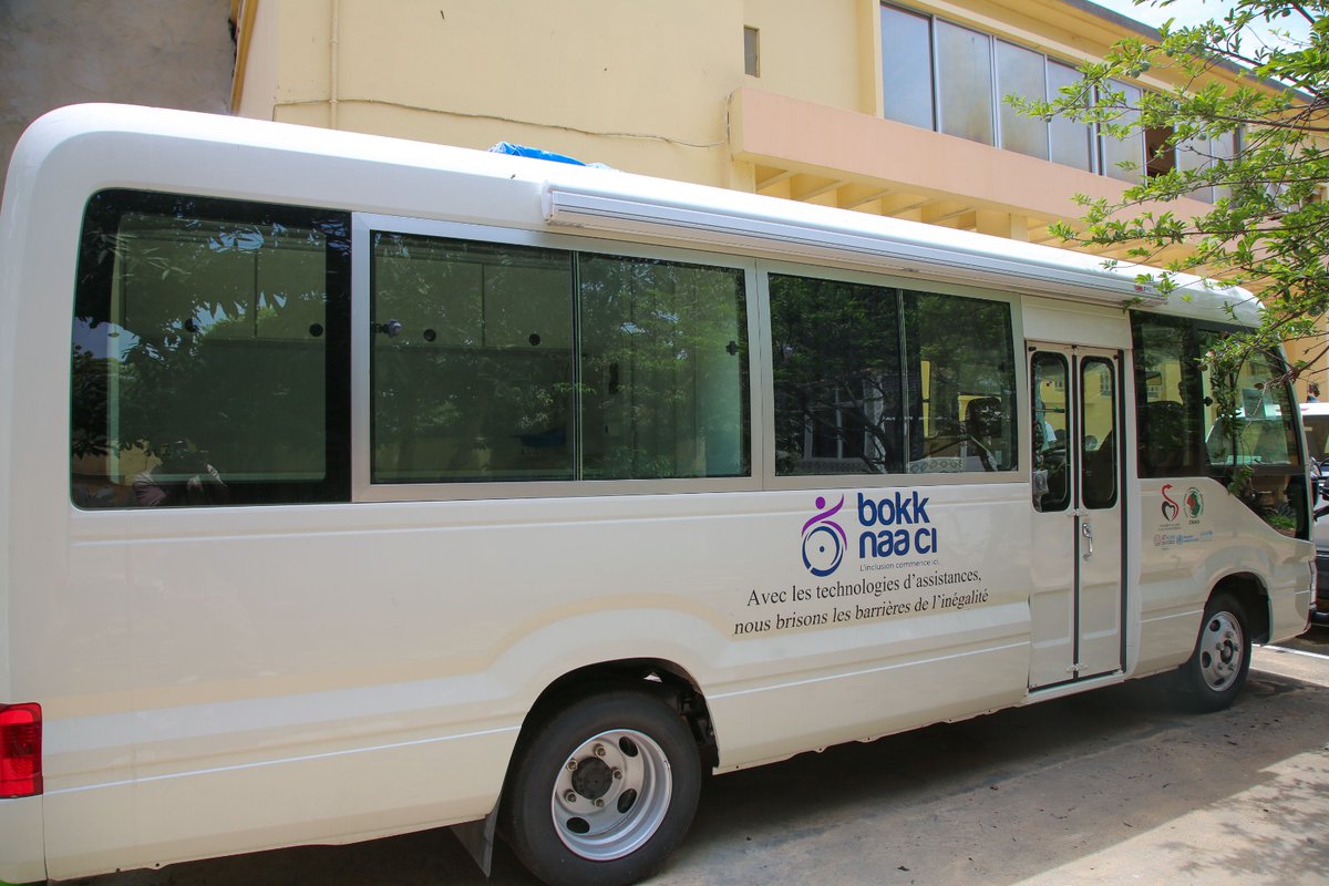 OMS_SENEGAL's tweet photo. ♿ 𝐋'𝐢𝐧𝐜𝐥𝐮𝐬𝐢𝐨𝐧 𝐜𝐨𝐦𝐦𝐞𝐧𝐜𝐞 𝐥𝐨𝐫𝐬𝐪𝐮𝐞 𝐥𝐞𝐬 𝐨𝐛𝐬𝐭𝐚𝐜𝐥𝐞𝐬 𝐝𝐢𝐬𝐩𝐚𝐫𝐚𝐢𝐬𝐬𝐞𝐧𝐭. 
Accéder à l'école. Travailler. Se déplacer. Participer pleinement à la vie sociale.
♂️Pour des millions de personnes, ces droits dépendent aussi de l'accès à des technologies d'assistance adaptées.
🇸🇳 @OMS_SENEGAL et @ATscale soutiennent le @santegouv_sn pour étendre l'accès aux #𝐓𝐞𝐜𝐡𝐧𝐨𝐥𝐨𝐠𝐢𝐞𝐬𝐃𝐀𝐬𝐬𝐢𝐬𝐭𝐚𝐧𝐜𝐞, renforcer les compétences des professionnels, développer des solutions durables et rapprocher les services des populations.
Au-delà de l'accès aux aides techniques, l'ambition est de renforcer durablement les capacités nationales afin de garantir à chaque personne un accompagnement de qualité, de proximité et adapté à ses besoins.

♿𝐋'𝐢𝐧𝐜𝐥𝐮𝐬𝐢𝐨𝐧 𝐜𝐨𝐦𝐦𝐞𝐧𝐜𝐞 𝐚𝐯𝐞𝐜 𝐥'𝐚𝐜𝐜𝐞̀𝐬.