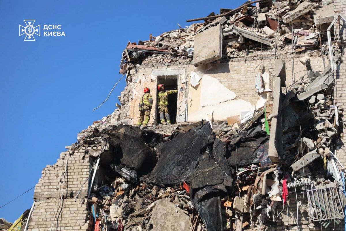 OstapYarysh's tweet photo. Families lived in this building in Kyiv. They were raising children. But then Russia attacked them with missiles in the middle of the night. Every apartment was someone's home, and every victim was someone's parent, child, spouse, or friend. Over 20 people died. Putin killed them because that's the only thing his regime knows how to do: destroy homes and take innocent lives.