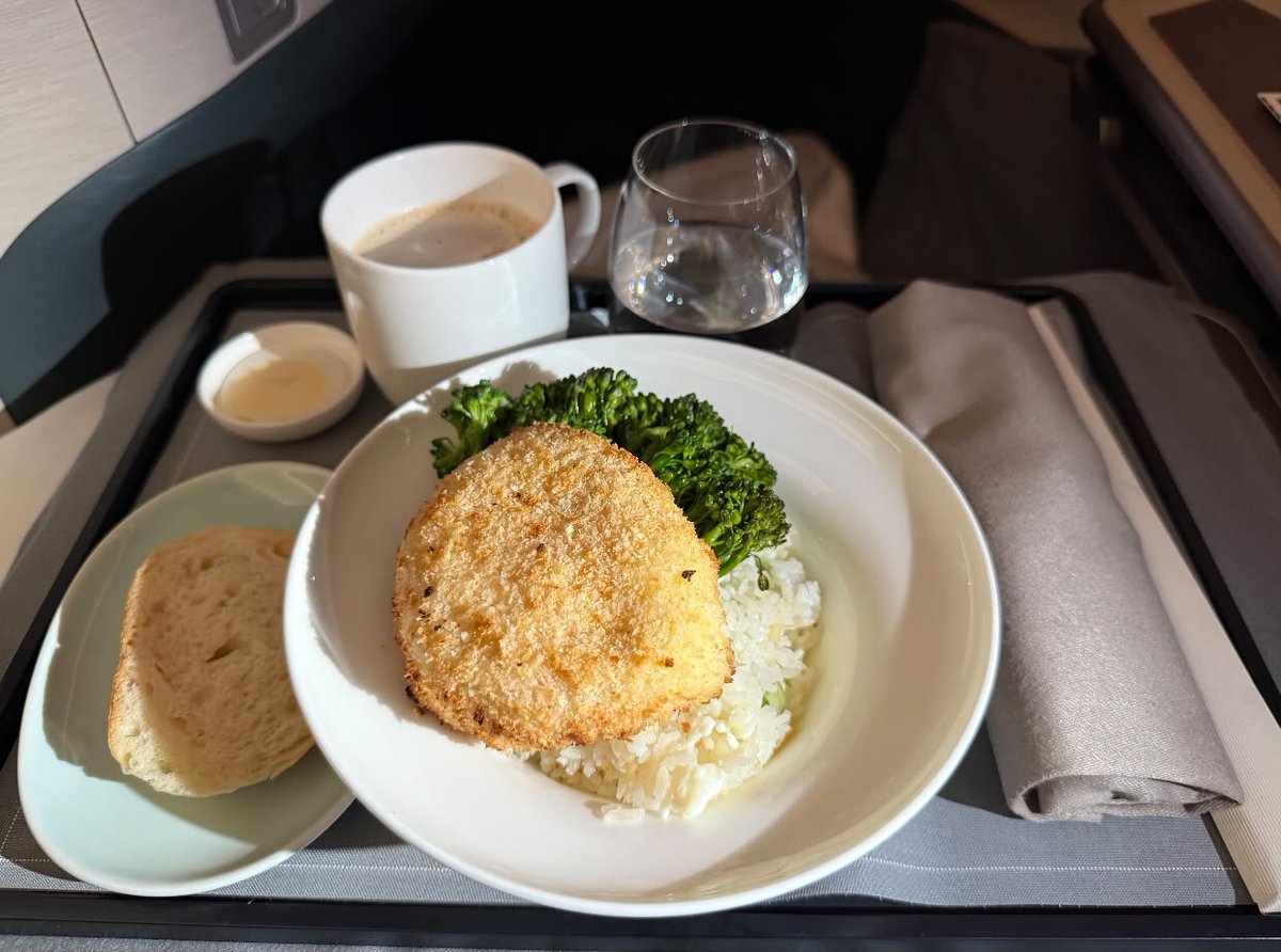 kingboodeenn's tweet photo. #FlightMode
#WindowSeat
#UpInTheAiNext 
stop: Sydney. May this journey be full of surprises and wonderful memories.r https://t.co/byAZEYFEM8