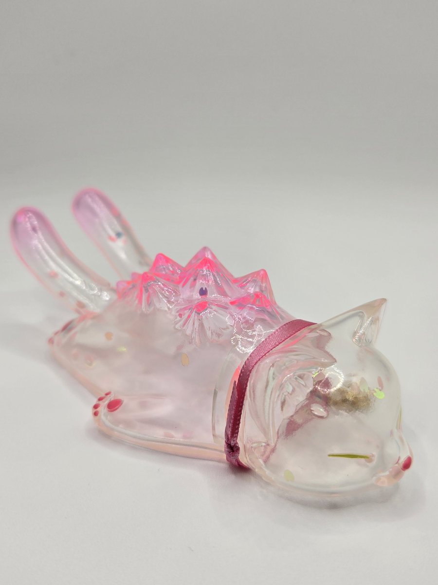 hepburn418's tweet photo. POPBOX OSAKA前半お迎え品②
眠りネゴラ 舞桜
ネゴラもカラバリ多くて大変悩みましたが、このクリアに花弁が余りにも美しかったもので🥰
光に透かして飾りたい逸品です🌸
首輪の飾りもキラキラ✨
そして肉球は鉄板で愛らしいです😍
#POPBOX
#小夏屋 様 https://t.co/DDGkMEzxgU